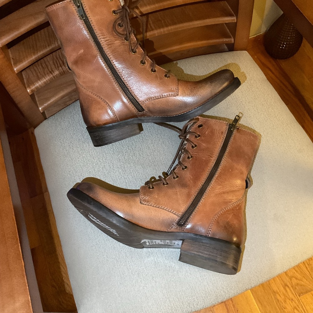 Diba Women’s Tie & Size  Zipper Half  Boot Sample Size 9 NWOT